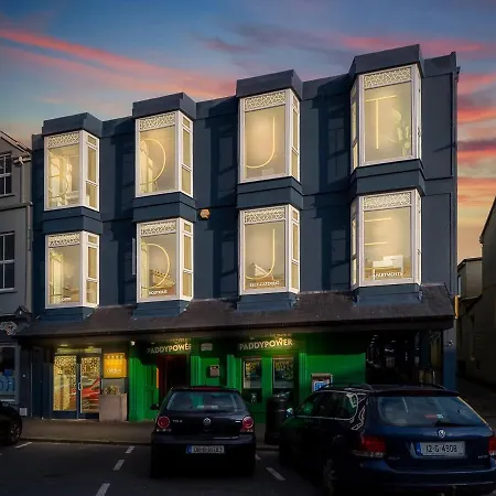 The Town Place, Clifden Boutique Apartment *